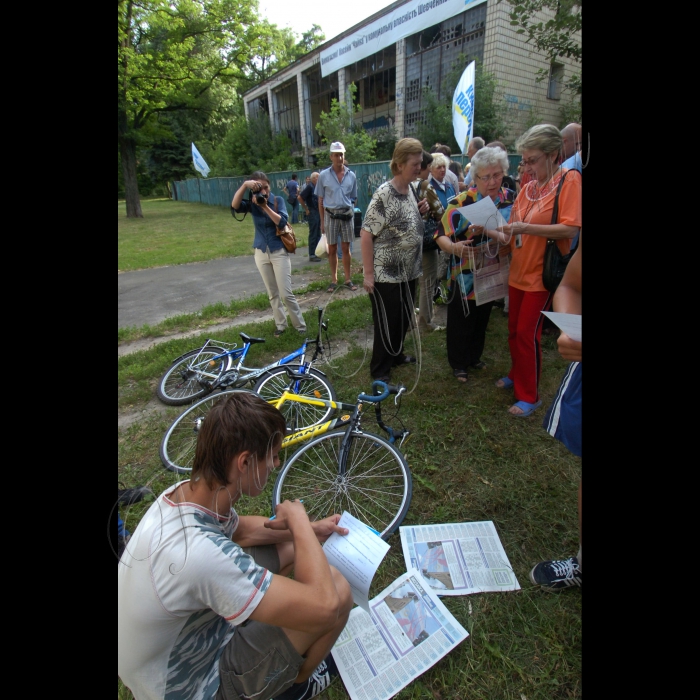 16 червня 2010 Київ. На Сирці рятують занедбаний басейн 