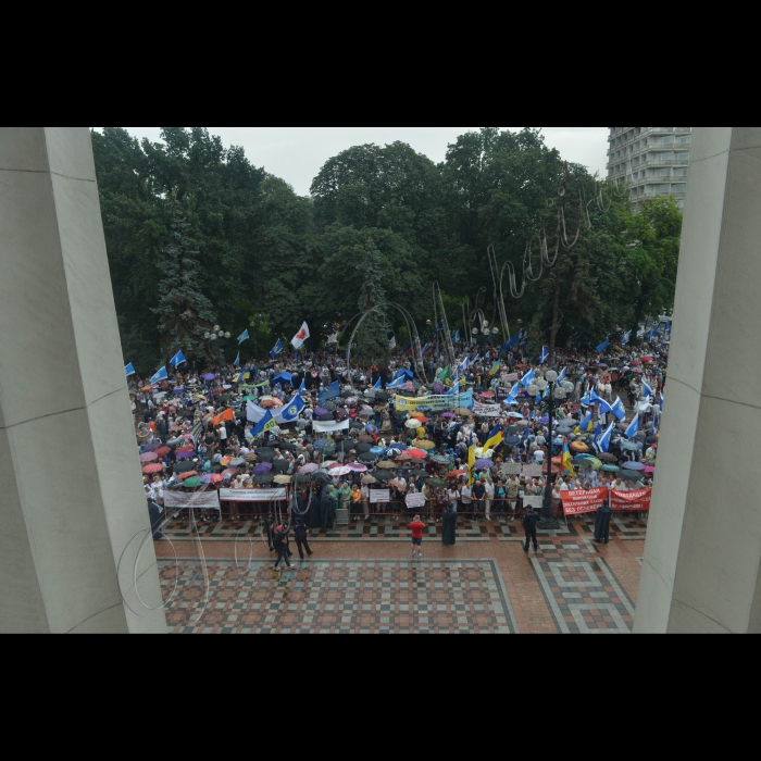 6 липня 2016 Всеукраїнський марш протесту «Європейським цінам – європейську зарплату!» проти шокового підвищення ціни на газ і комунальних тарифів. Представники профспілок, які представляють трудові колективи з усієї України вирушили двома колонами від парку ім. Т.Г. Шевченка і парку Слави до Кабінету Міністрів України і Верховної Ради України.   