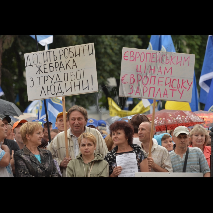 6 липня 2016 Всеукраїнський марш протесту «Європейським цінам – європейську зарплату!» проти шокового підвищення ціни на газ і комунальних тарифів. Представники профспілок, які представляють трудові колективи з усієї України вирушили двома колонами від парку ім. Т.Г. Шевченка і парку Слави до Кабінету Міністрів України і Верховної Ради України. Представники Одеського медичного університету ім. Мечникова.