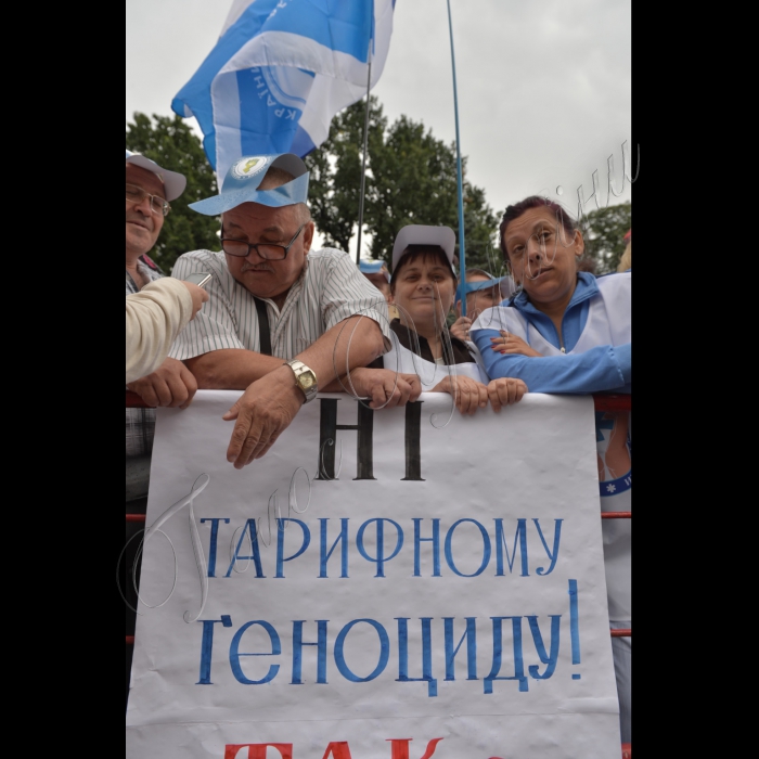 6 липня 2016 Всеукраїнський марш протесту «Європейським цінам – європейську зарплату!» проти шокового підвищення ціни на газ і комунальних тарифів. Представники профспілок, які представляють трудові колективи з усієї України вирушили двома колонами від парку ім. Т.Г. Шевченка і парку Слави до Кабінету Міністрів України і Верховної Ради України. Представники Одеського медичного університету ім. Мечникова.