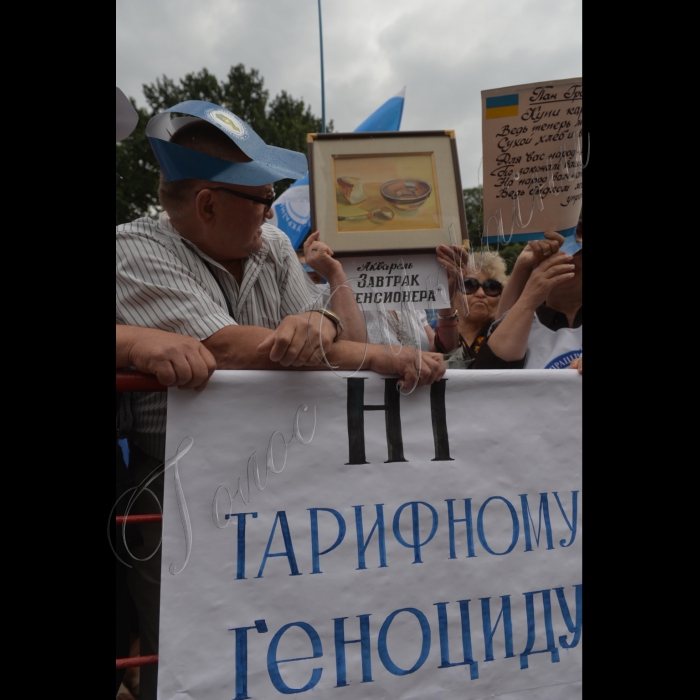 6 липня 2016 Всеукраїнський марш протесту «Європейським цінам – європейську зарплату!» проти шокового підвищення ціни на газ і комунальних тарифів. Представники профспілок, які представляють трудові колективи з усієї України вирушили двома колонами від парку ім. Т.Г. Шевченка і парку Слави до Кабінету Міністрів України і Верховної Ради України. Представники Одеського медичного університету ім. Мечникова.