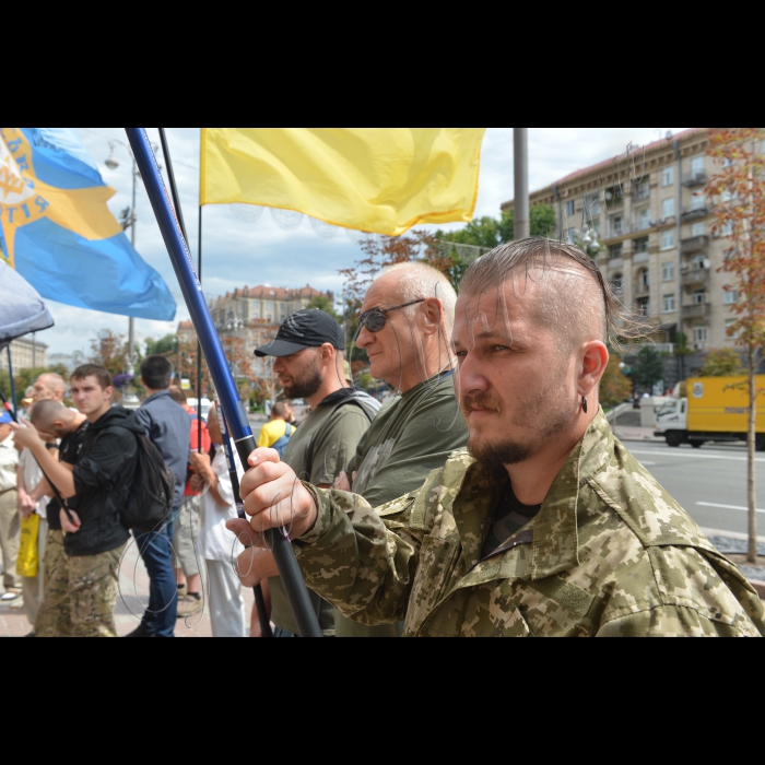 18 липня 2016 у столиці територіальна громада під головуванням Віктора Горбача, голови громадської організації «Українська патріотична альтернатива», ініціює рішення Київської міської ради «Про заборони будь яких заходів у Києві з 18 до 29 липня з метою уникнення провокацій внаслідок так званої «хресної ходи» Московського патріархату, що насправді є елементом гібридної війни РФ проти України». Члени ініціативної групи збирають підписи киян під зверненням до Київського міського голови Віталія Кличка.