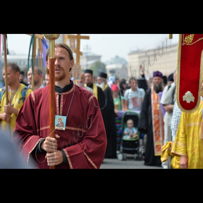 27 липня 2016 з нагоди Дня хрещення Київської Русі та 1000-ліття Давньоруського чернецтва на Святій Горі Афон  в Києві, на Європейській площі відбулася урочиста зустріч двох Хресних ходів зі Сходу та Заходу України, які очолять намісники лавр. Разом вони попрямують на Володимирську гірку. 