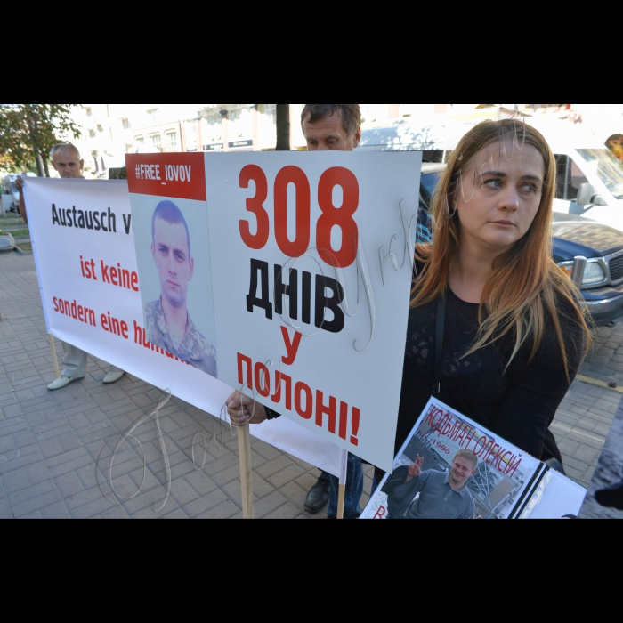 14 вересня 2016 матері, дружини, рідні заручників та військовополонених, яких незаконно утримують терористи у тюрмах Луганська та Донецька, провели пікет біля німецького та французького посольств в Україні. Вони передали зверненя Голові ОБСЄ, міністрам закордонних справ Німечини та Франції з проханням і вимогою сприяти звільненню заручників. «Ми вимагаємо і хочемо, щоб ви чули не лише офіційну точку зору або оцінки міжнародних спостерігачів, але й голос тих, хто потребує вашого прямого захисту і підтримки» - говориться у зверненні.