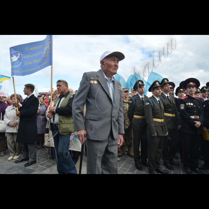 21 вересня 2016 у Києві пройшов Марш миру за участю представників міської влади та центральних органів виконавчої влади, представників ООН, громадських організацій ветеранів, учасників антитерористичної операції та молоді Києва. Учасники маршу поклали квіти до Меморіалу воїнам України, полеглим в Афганістані, а також пройшли урочистою ходою  від Меморіалу воїнам України, полеглим в Афганістані до Національного музею історії України у Другій світовій війні. На площі біля музею відбувся мітинг.
Ветеран Другої Світової Війни Василь Пантелеймонович Наскін, сержант. 