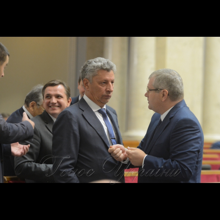 19 жовтня 2016 пленарне засідання Верховної Ради України.
Юрій Бойко, Олександр Вілкул ОП.