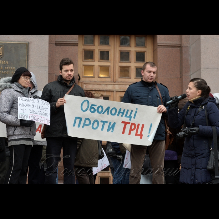 27 жовтня 2016 біля КМДА  відбулась  акція «Депутати, станьте Героями Дніпра!»  на підтримку киян проти будівництва торгівельного центру над ст. м. «Героїв Дніпра». Під час акції, активісти запропонують депутатам публічно приєднатися до руху «Я «Герой Дніпра». Організатори: активісти Оболонського району.