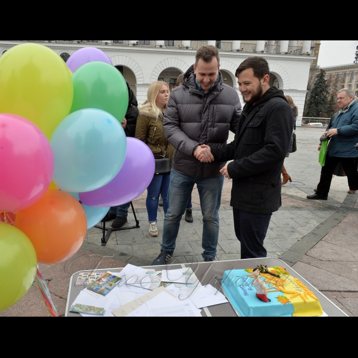 8 листопада 2016 Київ, Майдан Незалежності. Акція: Підтримаймо політичних в'язнів разом! За участі всіх, кому не байдужа доля наших бранців у РФ.
Колишній політвязень Геннадій Афанасьєв.