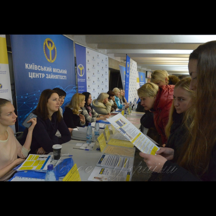 14 листопада 2016 у Києві, у вестибюлі станції метро «Майдан Незалежності» з 15 по 18 листопада 2016 року відбувся масштабний ярмарок вакансій за участю близько 50 найбільших підприємств Києва.