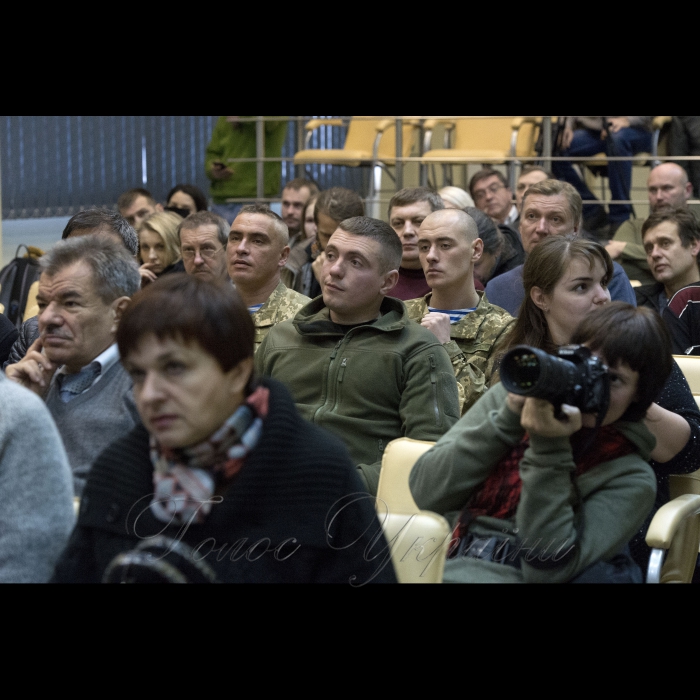 15 листопада 2016 в Укрінформі відбулась презентація книги “Фронтовий альбом” фоторепортера газети “Голос України” Олександра Клименка.  