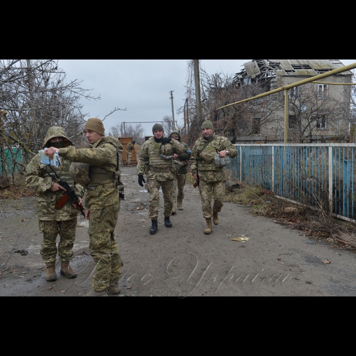 16 листопада 2016 у День морської піхоти начальник Генерального штабу ЗСУ Віктор Муженко особисто привітав лицарів чорних беретів 36 окремої бригади морської піхоти.  У Широкіному та Маріуполі генерал армії нагородив військовиків. Близько 20 бійців отримали ордени Богдана Хмельницького, 