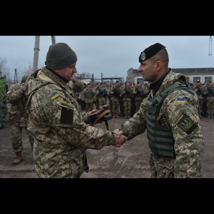 16 листопада 2016 у День морської піхоти начальник Генерального штабу ЗСУ Віктор Муженко особисто привітав лицарів чорних беретів 36 окремої бригади морської піхоти.  У Широкіному та Маріуполі генерал армії нагородив військовиків. Близько 20 бійців отримали ордени Богдана Хмельницького, 