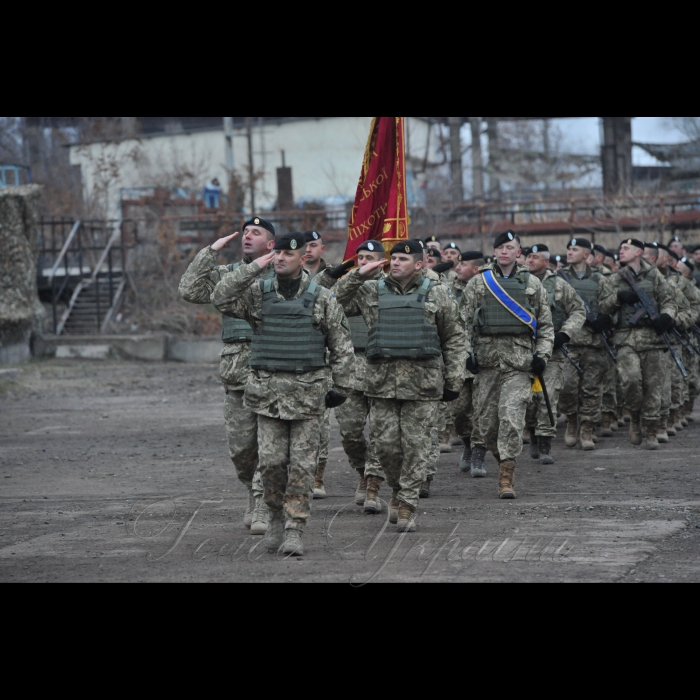 16 листопада 2016 у День морської піхоти начальник Генерального штабу ЗСУ Віктор Муженко особисто привітав лицарів чорних беретів 36 окремої бригади морської піхоти.  У Широкіному та Маріуполі генерал армії нагородив військовиків. Близько 20 бійців отримали ордени Богдана Хмельницького, 