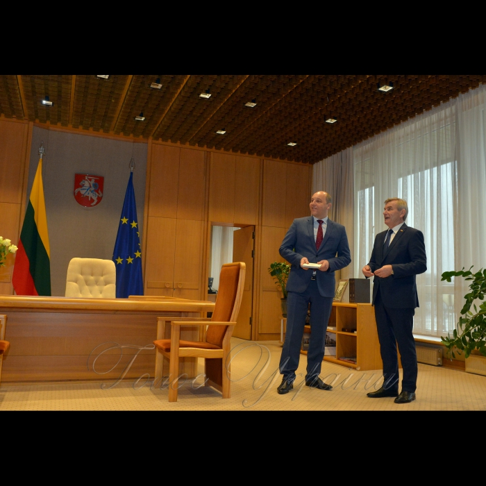 28 листопада 2016 візит Голови Верховної Ради України Андрія Парубія до Литовської Республіки.
Зустріч Голови Верховної Ради України Андрія Парубія та Спікера Сеймаса Литви Віктораса Пранцкетіса.
Офіційна церемонія відкриття Головою Верховної Ради України Андрієм Парубієм та Головою Сеймаса Литовської Республіки Вікторасом Пранцкетісом тематичної фотовиставки з нагоди 25-річчя встановлення дипломатичних відносин.