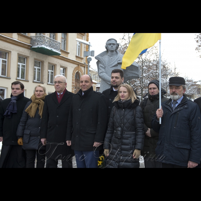 29 листопада 2016 візит Голови Верховної Ради України Андрія Парубія до Литовської Республіки. Голова Верховної Ради Андрій Парубій та Посол України в ЛР Володимир Яценківський поклали квіти до пам’ятнику Т.Г. Шевченка у Вильнюсі та зустрілися з українською громадою міста.