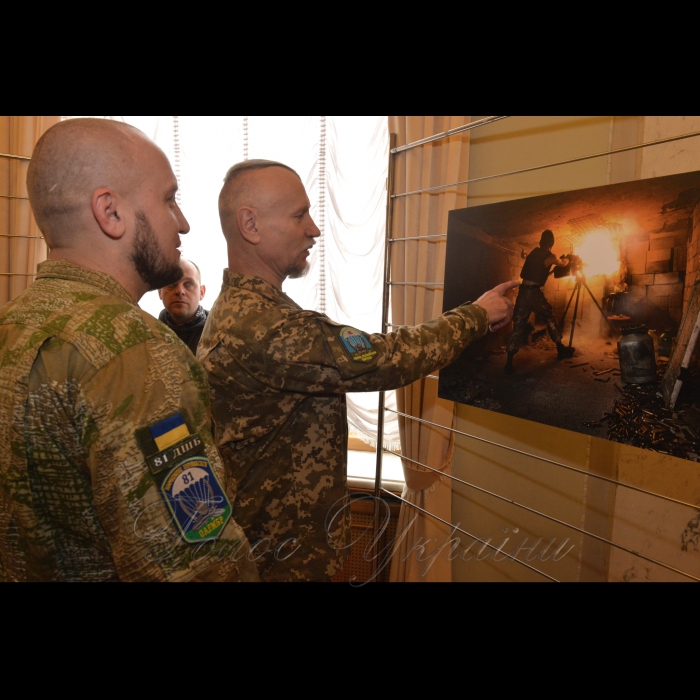 6 грудня 2016 Голова Верховної Ради України Андрій Парубій відкрив постійно діючу експозицію фотопроекту «Коли закінчиться війна…» (вул. Грушевського, 5, кулуари другого поверху).
У експозиції використовуються роботи військового фотографа-волонтера Дмитра Муравського із різних циклів проекту: «Рани війни», «Обличчя війни», «Обійми війни» тощо (2014-16 роки).
У відкритті експозиції також візьмуть участь Дмитро Муравський, народні депутати України, бійці та ветерани АТО, волонтери.