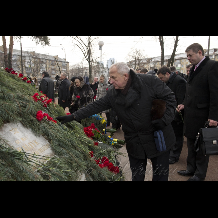 14 грудня 2016 Президент Петро Порошенко, Перший заступник Голови Верховної Ради України Ірина Геращенко, Перший віце-прем'єр-міністр - Міністр економічного розвитку і торгівлі України Степан Кубів взяли участь в урочистій церемонії покладання квітів до пам’ятного знака «Воїнам Чорнобиля» та меморіального кургану «Героям Чорнобиля» у зв’язку з Днем вшанування учасників ліквідації наслідків аварії на Чорнобильській АЕС (проспект Миру, 16).