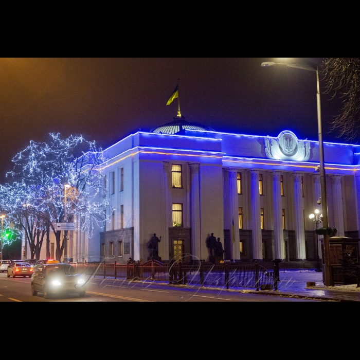 20 грудня 2016 вечірнє пленарне засідання Верховної Ради України.
Голосування за проект державного бюджету на 2017 рік під час вечірнього засідання Верховної Ради України в Києві, 21 грудня 2016 р. Верховна Рада України в ніч на 21 грудня прийняла проект державного бюджету на 2017 рік з дефіцитом 3% і закладеним зростанням економіки також в 3%.