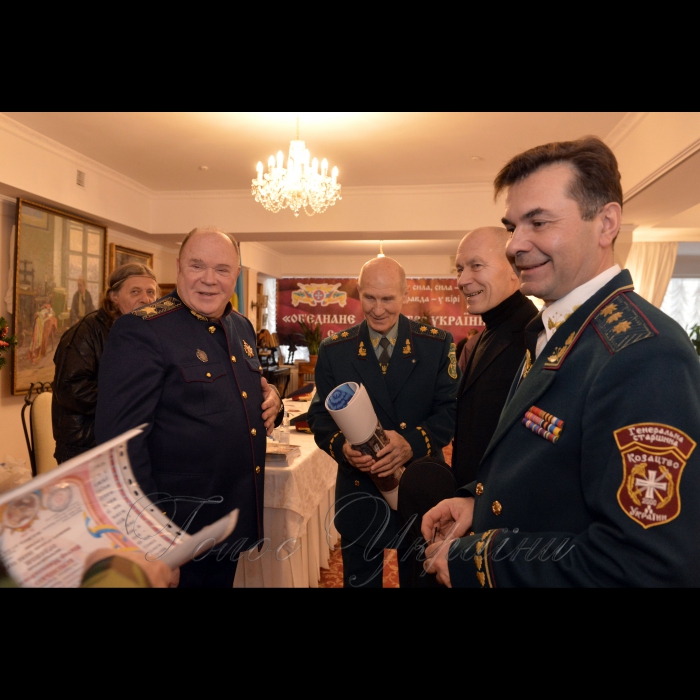 23 грудня 2016 Київ. Відбулось розширене засідання Великої Ради ГС «Об’єднане козацтво України».
Гетьман козацької спілки Валентин Соколовський, генерал козацтва, генерал-хорунжій Віталій Ігнатенко, автор-виконавец Валентин Коршак та Начальник канцеляріі ГС «Об’єднане козацтво України Петро Чорновил.