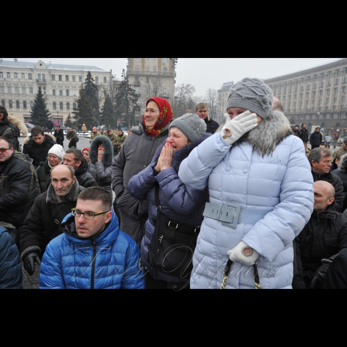 1 лютого 2017 року
На Майдані Незалежності відбулась церемонія прощання з чотирма українськими військовослужбовцями 72-ї механізованої бригади ЗСУ, які загинули 29-30 січня поблизу Авдіївки від осколкових поранень. Серед них, зокрема: капітан Андрій Кизило, молодший сержант Володимир Бальченко, солдат Дмитро Оверченко і сержант Володимир Крижанський.