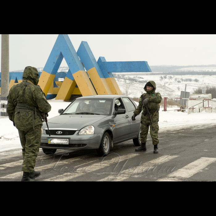 2 лютого 2017 Луганська обл. на блокпосту Лисичанськ-Попасна співробітники батальйону патрульної служби поліції особливого призначення «Тернопіль» під час перевірки автотранспорту.