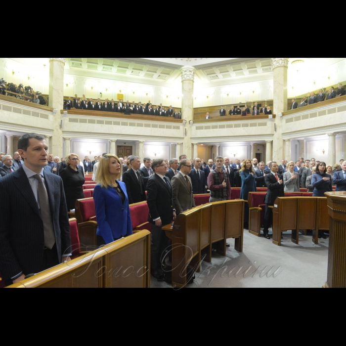 7 лютого 2017 відкрилася шоста сесія Верховної Ради України восьмого скликання. Голова Верховної Ради України Андрій Парубій після реєстрації народних депутатів повідомив, що у пленарному засіданні беруть участь Прем'єр-міністр України Володимир Гройсман і члени Уряду, керівники центральних органів виконавчої влади, судової гілки влади, посадові особи, яких Верховна Рада обирає і дає згоду на призначення, представники громадських організацій і засобів масової інформації, глави дипломатичних представництв. 
Голова Верховної Ради України Андрій Парубій відповідно до статті 83 Конституції України оголосив шосту сесію відкритою. 
У виконанні хору прозвучав Державний Гімн України. 
Голова Верховної Ради України Андрій Парубій виступив перед народними депутатами.