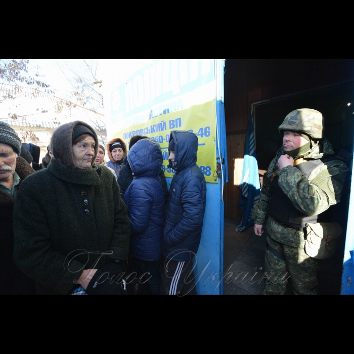 8 лютого 2017 у районі міста Авдіївка поменшала кількість обстрілів. Але з самого ранку все одно чути звуки працюючого важкого озброєння. Люди живуть своїм воєнним життям, яке вже стало буденністю. За ініціативи поліції створено два опорних пункти у віддалених місцях старої Авдіївки, майже на лінії вогню, де люди можуть отримати гуманітарну допомогу та звернутись зі своїми проблемами. Начальник поліції Донеччини генерал В’ячеслав Аброськін майже кожного дня також буває в Авдіївці і спілкується з громадянами на створених опорних пунктах. 