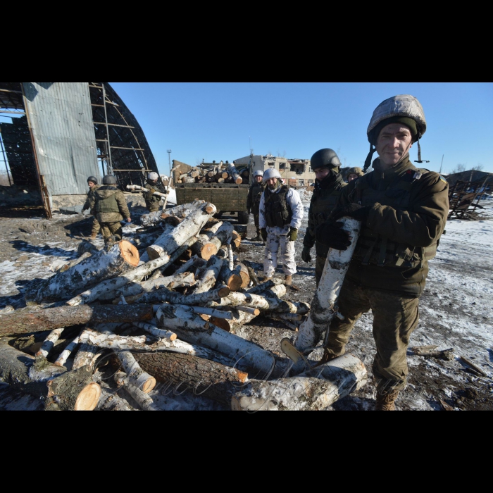 9 лютого 2017 Авдіївка. Промзона. 
Минулої ночі противник продовжував обстріли наших позицій з важкого озброєння. Наші воїни всі цілі, втрат і поранених немає. Бійці тримають захоплені позиції.