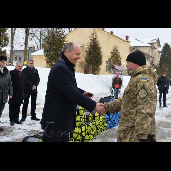 13 лютого 2017 Львівщину з робочим візитом відвідав голова Верховної Ради України Андрій Парубій. У межах свого візиту Голова Верховної Ради України разом з головою Львівської обласної ради Олександром Ганущиним та представниками місцевого самоврядування завітали до військової частини А 1108 (15-й реактивний артилерійський полк), яка дислокується у Дрогобичі.
Цінним подарунком нагороджено командира реактивної артилерійської батареї капітана Романа Стецюка.