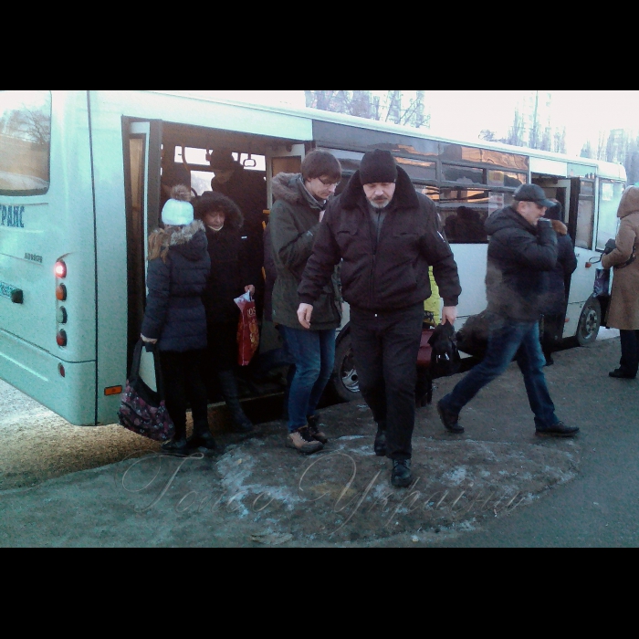 16 лютого 2017 Київ. Маршрутки біля ст. метро Академгородок.