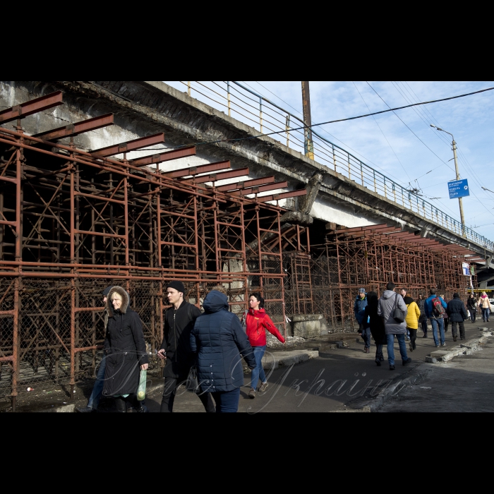 28 лютого 2017  місце руйнування Шулявського шляхопроводу, у Києві, ввечері цього дня обвалилася частина Шулявського шляхопроводу.