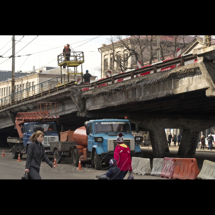 28 лютого 2017  місце руйнування Шулявського шляхопроводу, у Києві, ввечері цього дня обвалилася частина Шулявського шляхопроводу.