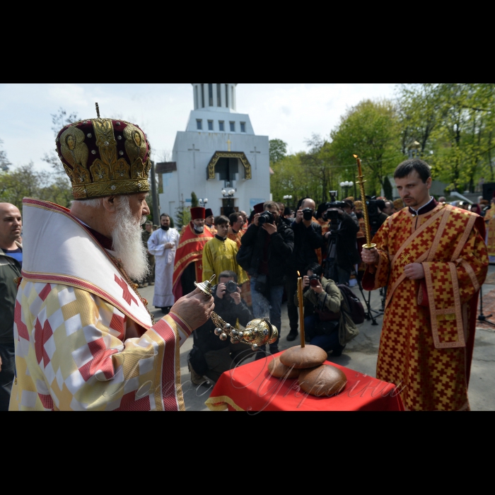 26 квітня 2017 Святійший Патріарх Філарет провів Божественну Літургію у Миколаївському храмі пам'яті жертв Чорнобильської катастрофи (Київ, вулиця Нагірна, 1) у Шевченківському районі міста Києва - помолився за упокій героїв-ліквідаторів та жертв Аварії на ЧАЕС, а також відслужив Панахиду за жертвами катастрофи на ЧАЕС, відкрив та освятив відреставрований пам'ятник - курган Жертвам аварії на ЧАЕС та та у Києві.