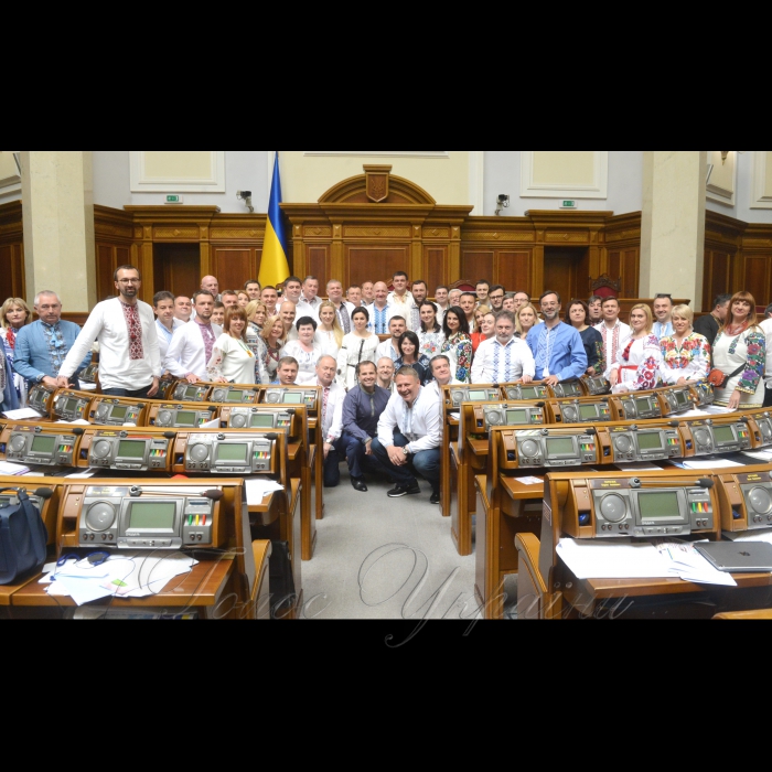 17 травня 2018 сесія Верховної Ради України. Пам'ятне фото з нагоди дня вишиванки.