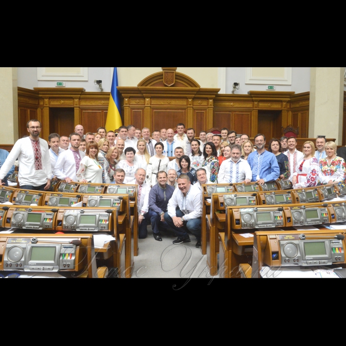 17 травня 2018 сесія Верховної Ради України. Пам'ятне фото з нагоди дня вишиванки.