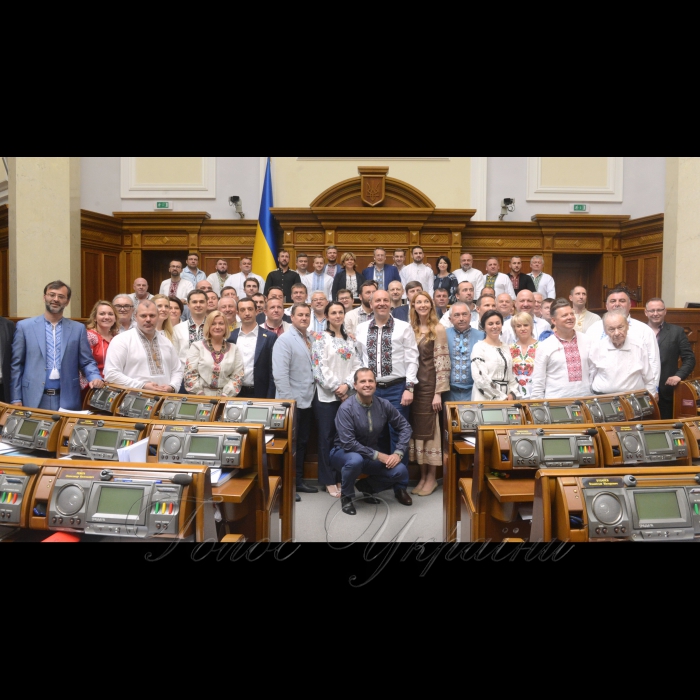 17 травня 2018 сесія Верховної Ради України. Пам'ятне фото з нагоди дня вишиванки.