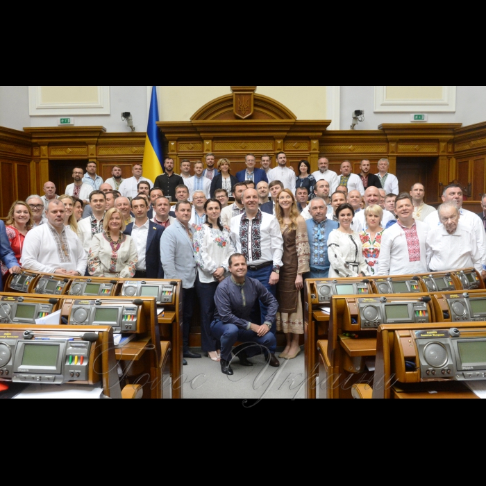 17 травня 2018 сесія Верховної Ради України. Пам'ятне фото з нагоди дня вишиванки.