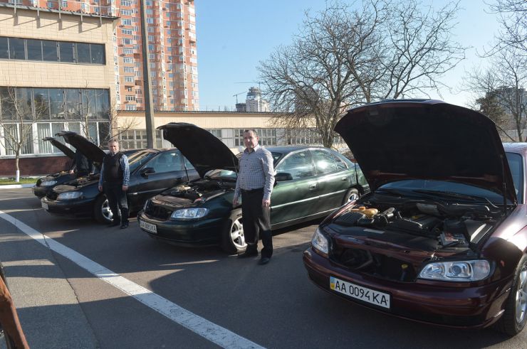 Верховна Рада України передала клінічним лікарням чотири автомобілі.
Авто прямують до Олександрівської лікарні, місто Київ.