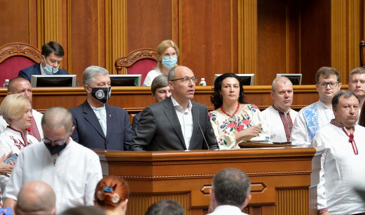 Ранкове пленарне засідання Верховної Ради України.

Голова Верховної Ради України Дмитро Разумков відкрив ранкове засідання. 
Дмитро Разумков зазначив, що сьогодні виповнюється 30 років Декларації про державний суверенітет України.
Прийнято Постанову 