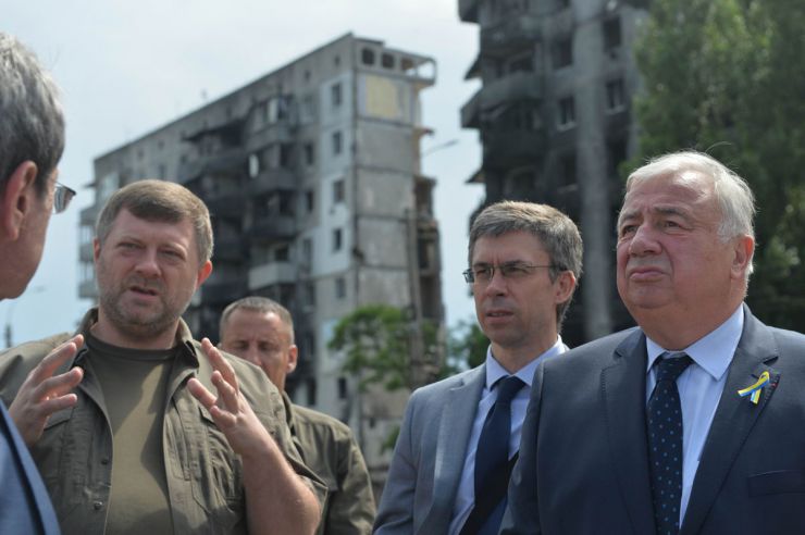 Делегація Сенату Французької Республіки на чолі з Головою Жераром Ларше разом з Першим заступником Голови Верховної Ради України Олександром Корнієнком відвідали Бучу та Бородянку.