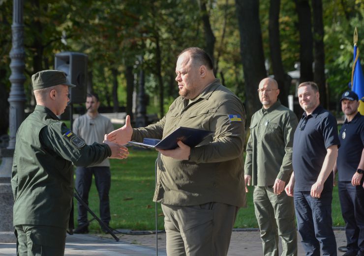 Голова Парламенту Руслан Стефанчук з нагоди Дня Незалежності України вручив грамоти Верховної Ради за заслуги перед Українським народом військовим Національної гвардії України та Державної служби з надзвичайних ситуацій