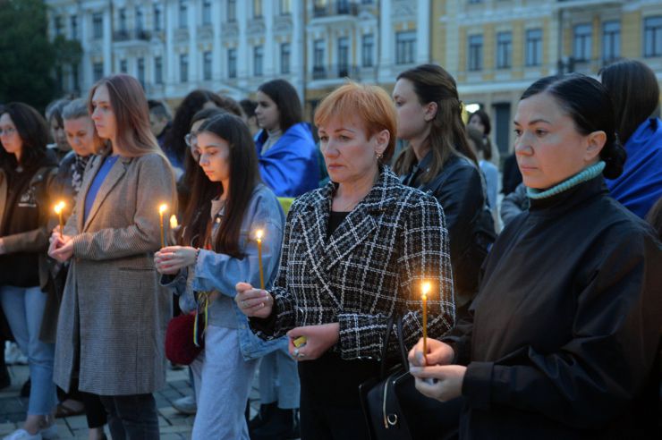 На Софійській площі у Києві вшанували пам’ять загиблих в Оленівці захисників Маріуполя