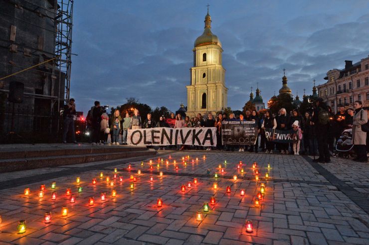 На Софійській площі у Києві вшанували пам’ять загиблих в Оленівці захисників Маріуполя