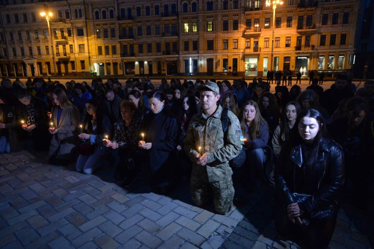 На Софійській площі у Києві вшанували пам’ять загиблих в Оленівці захисників Маріуполя