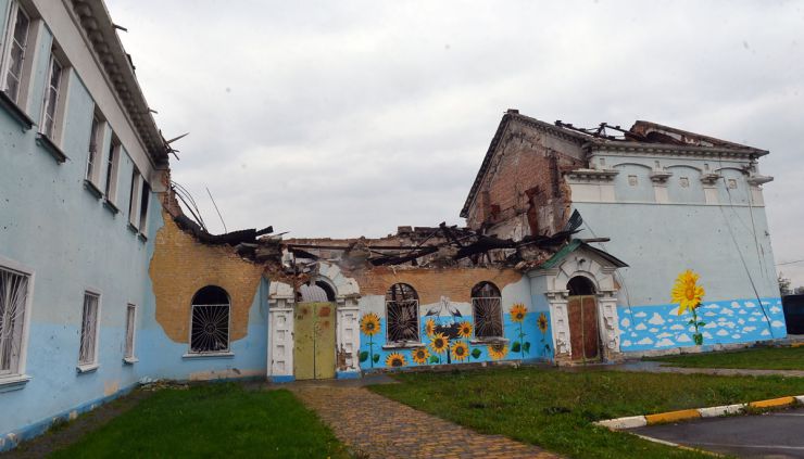 Делегація Генерального Секретаріату Європейського Парламенту на чолі з Генеральним Секретарем Клаусом Велле, перебуваючи з робочим візитом в Україні, відвідала звільнені від російських окупантів міста — Бучу та Ірпінь, де ознайомилася з наслідками ворожої агресії.