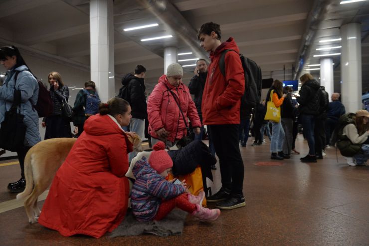 Київ, люди у метро під час обстрілу столиці