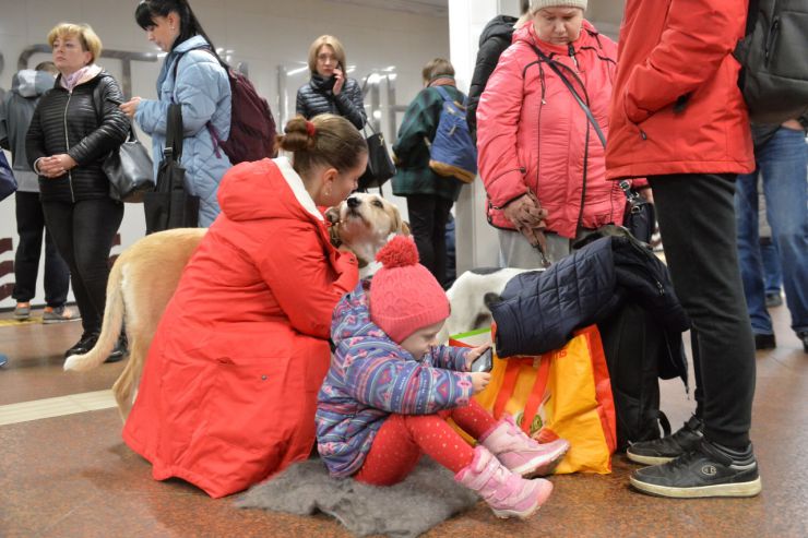 Київ, люди у метро під час обстрілу столиці