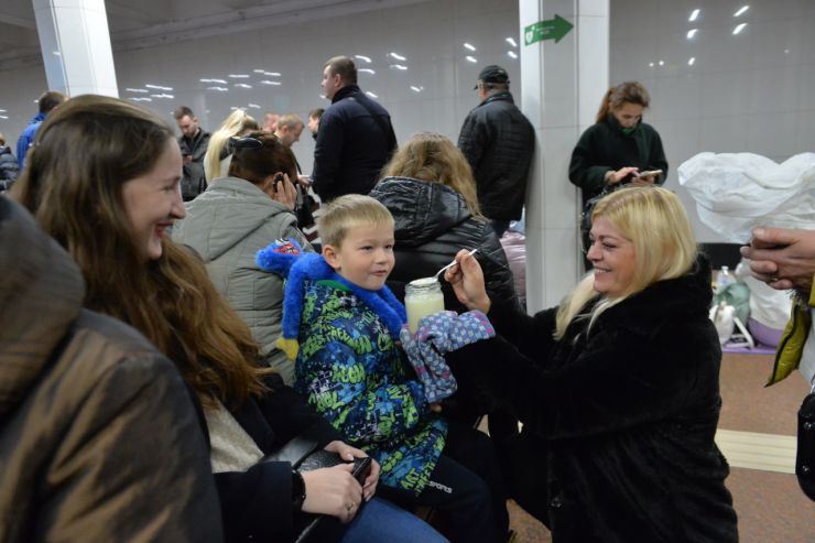 Київ, люди у метро під час обстрілу столиці