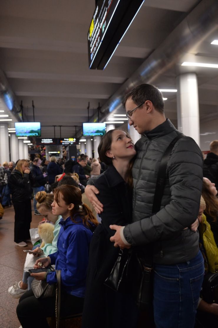 Київ, люди у метро під час обстрілу столиці