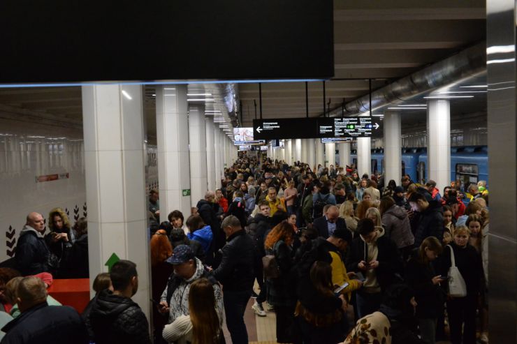 Київ, люди у метро під час обстрілу столиці